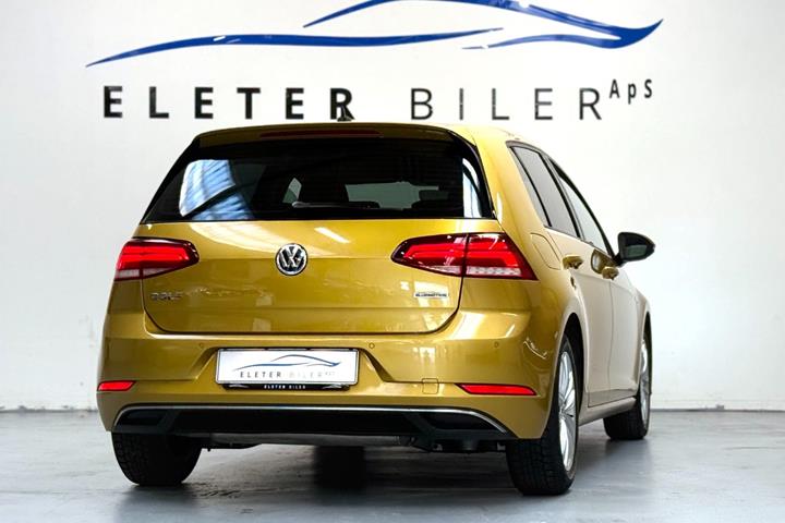 Gul VW Golf VII fra 2019