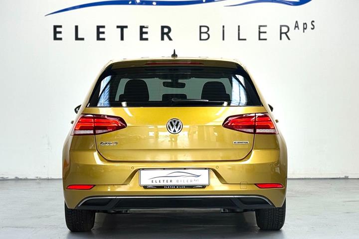 Gul VW Golf VII fra 2019