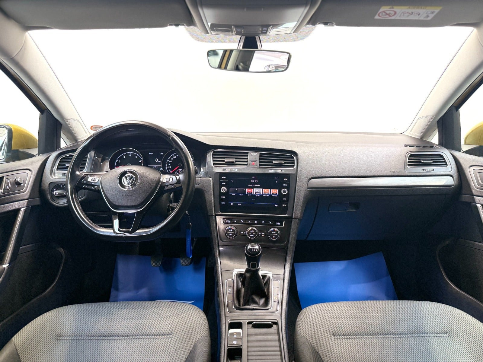 Gul VW Golf VII fra 2019