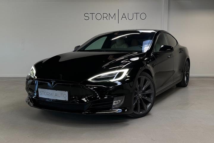 Sort Tesla Model S fra 2020
