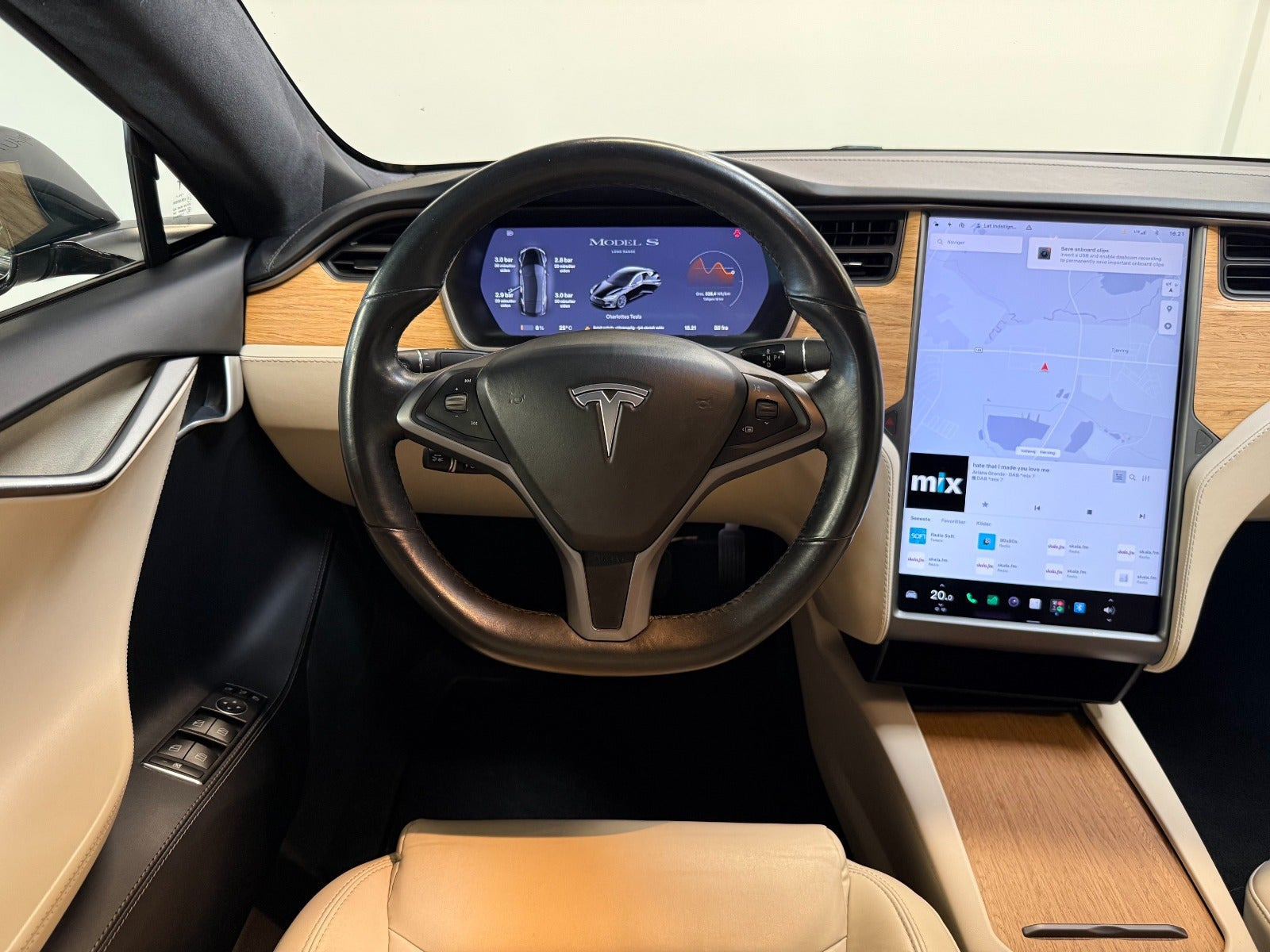 Sort Tesla Model S fra 2020