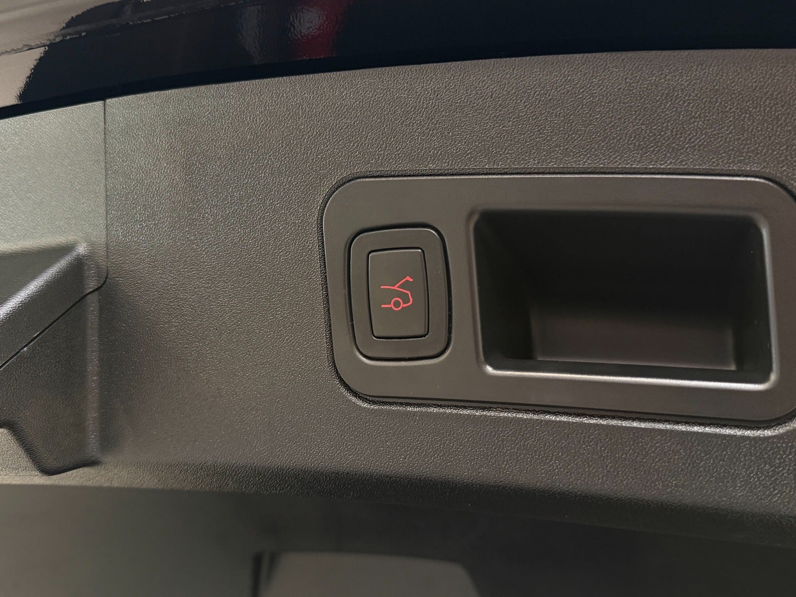 Sort Tesla Model S fra 2020