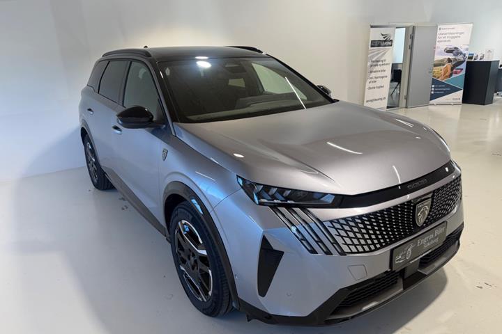Grå Peugeot e-5008 fra 2025