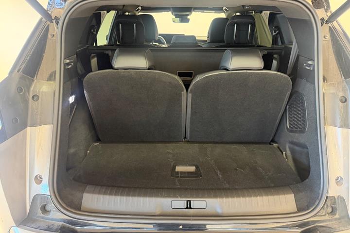 Grå Peugeot e-5008 fra 2025