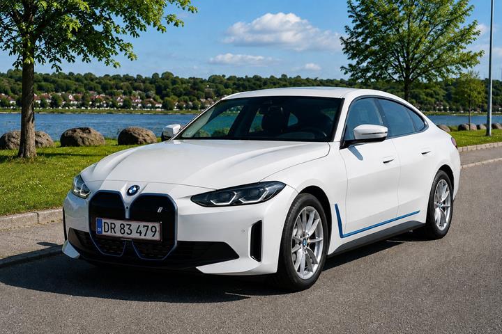 Hvid BMW i4 fra 2023