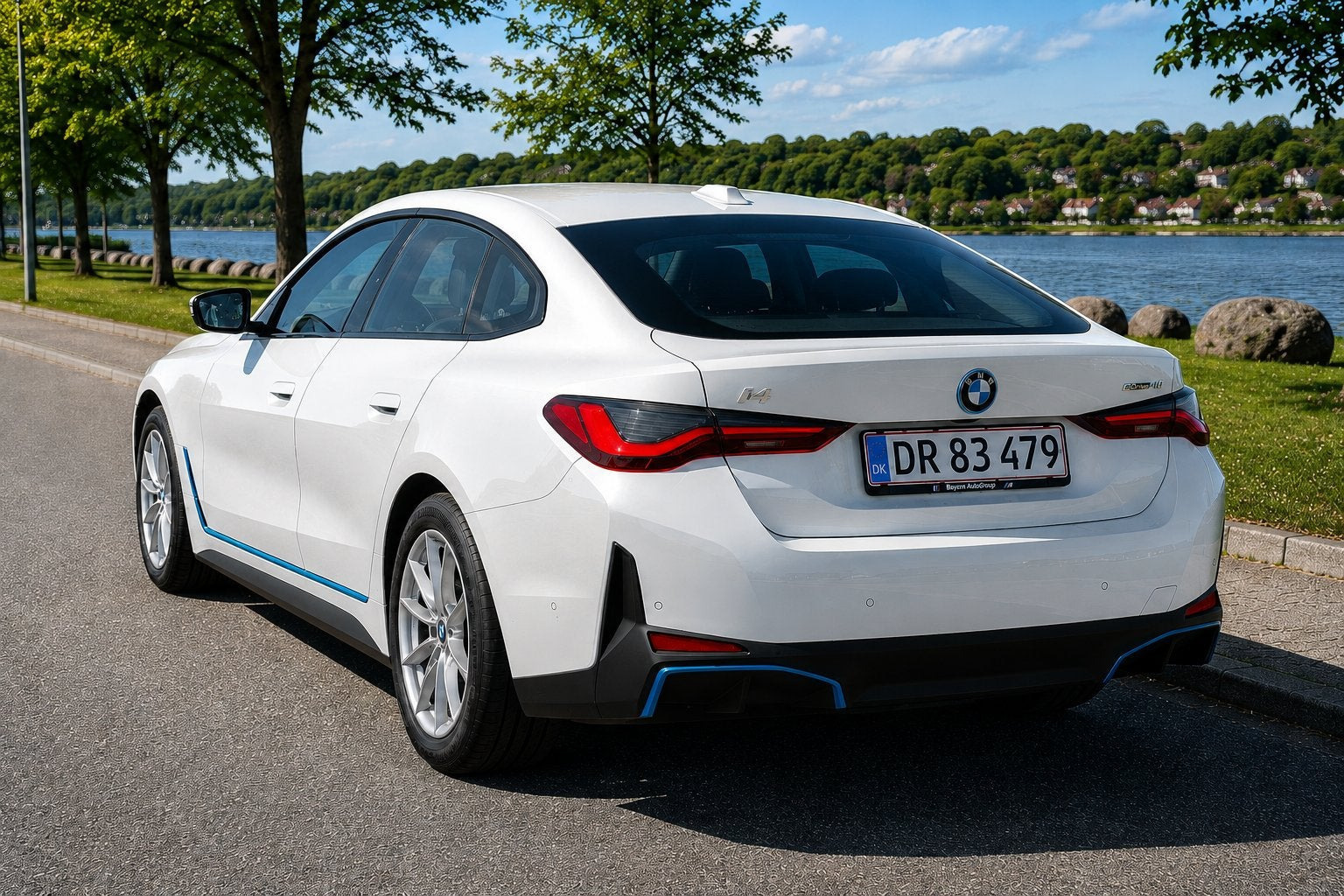 Hvid BMW i4 fra 2023