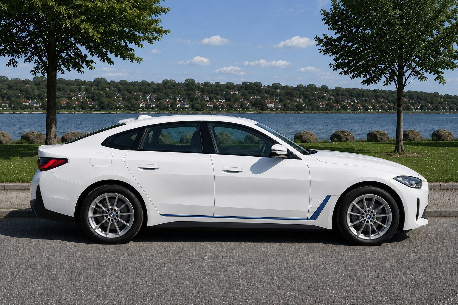 Hvid BMW i4 fra 2023