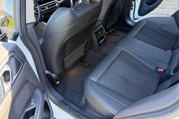 Hvid BMW i4 fra 2023