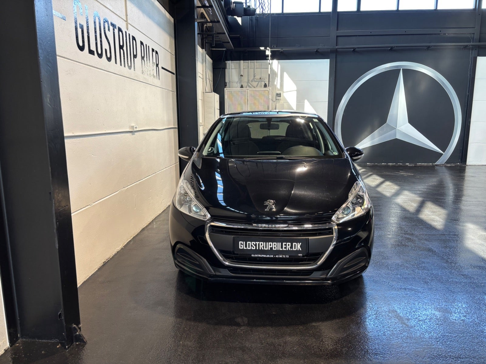Sort Peugeot 208 fra 2017