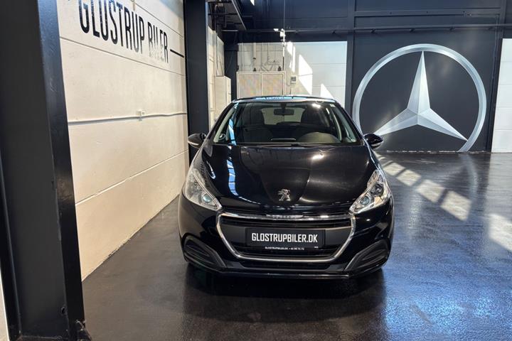Sort Peugeot 208 fra 2017
