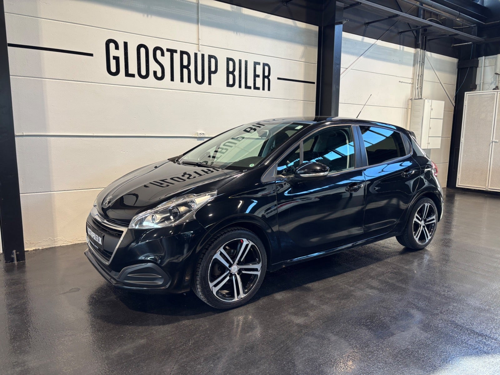 Sort Peugeot 208 fra 2017