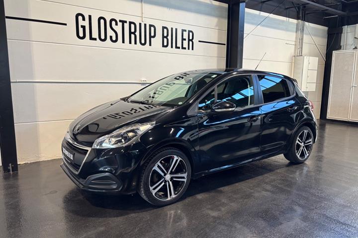 Sort Peugeot 208 fra 2017