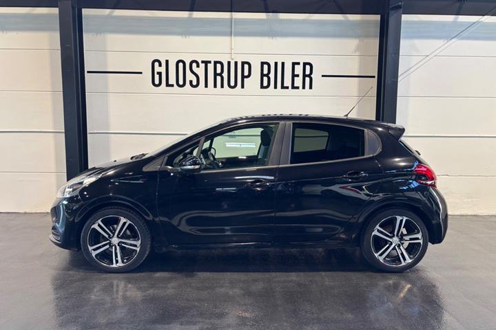 Sort Peugeot 208 fra 2017