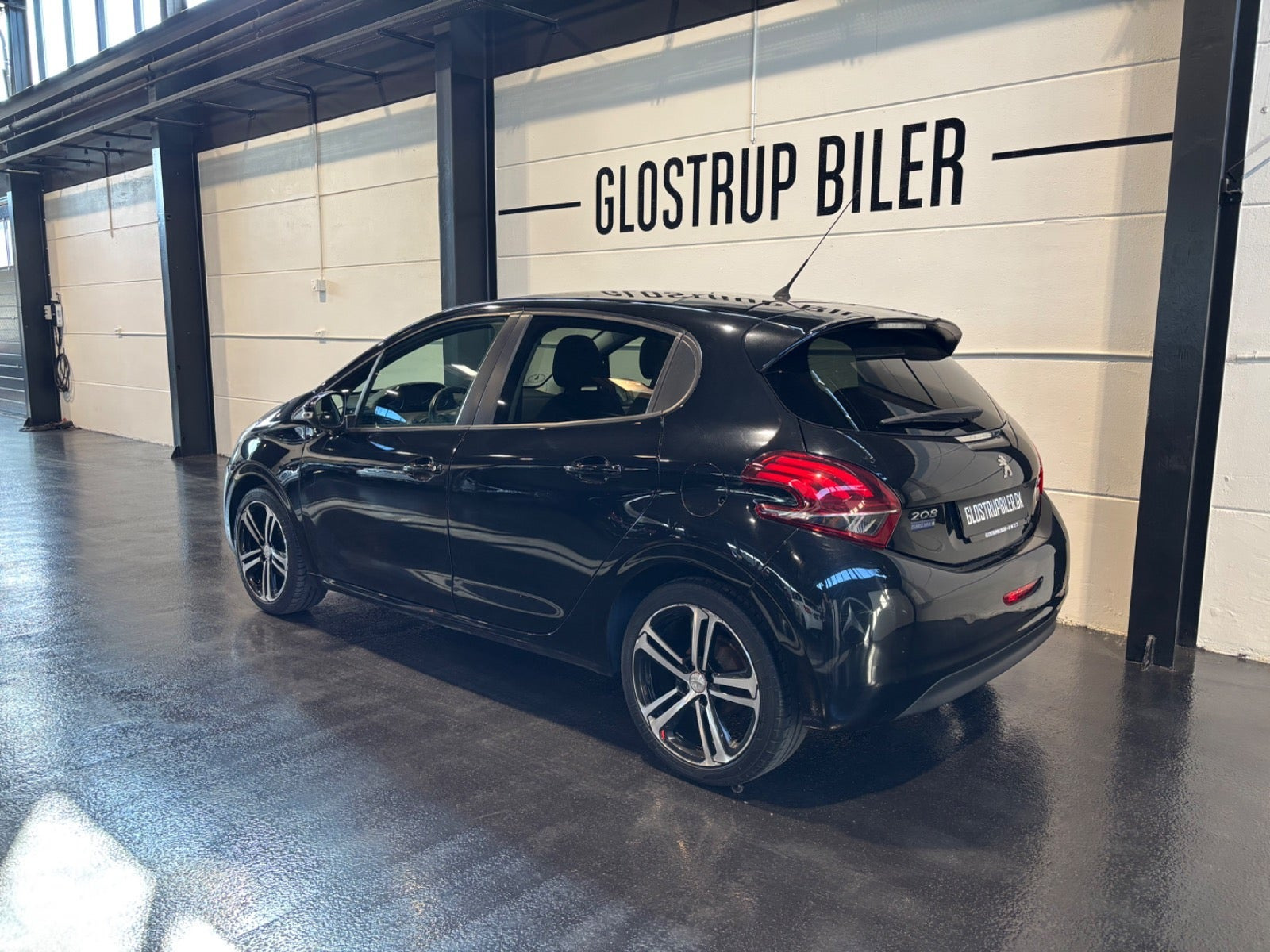 Sort Peugeot 208 fra 2017