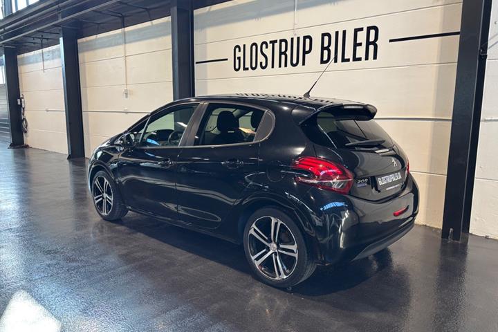 Sort Peugeot 208 fra 2017