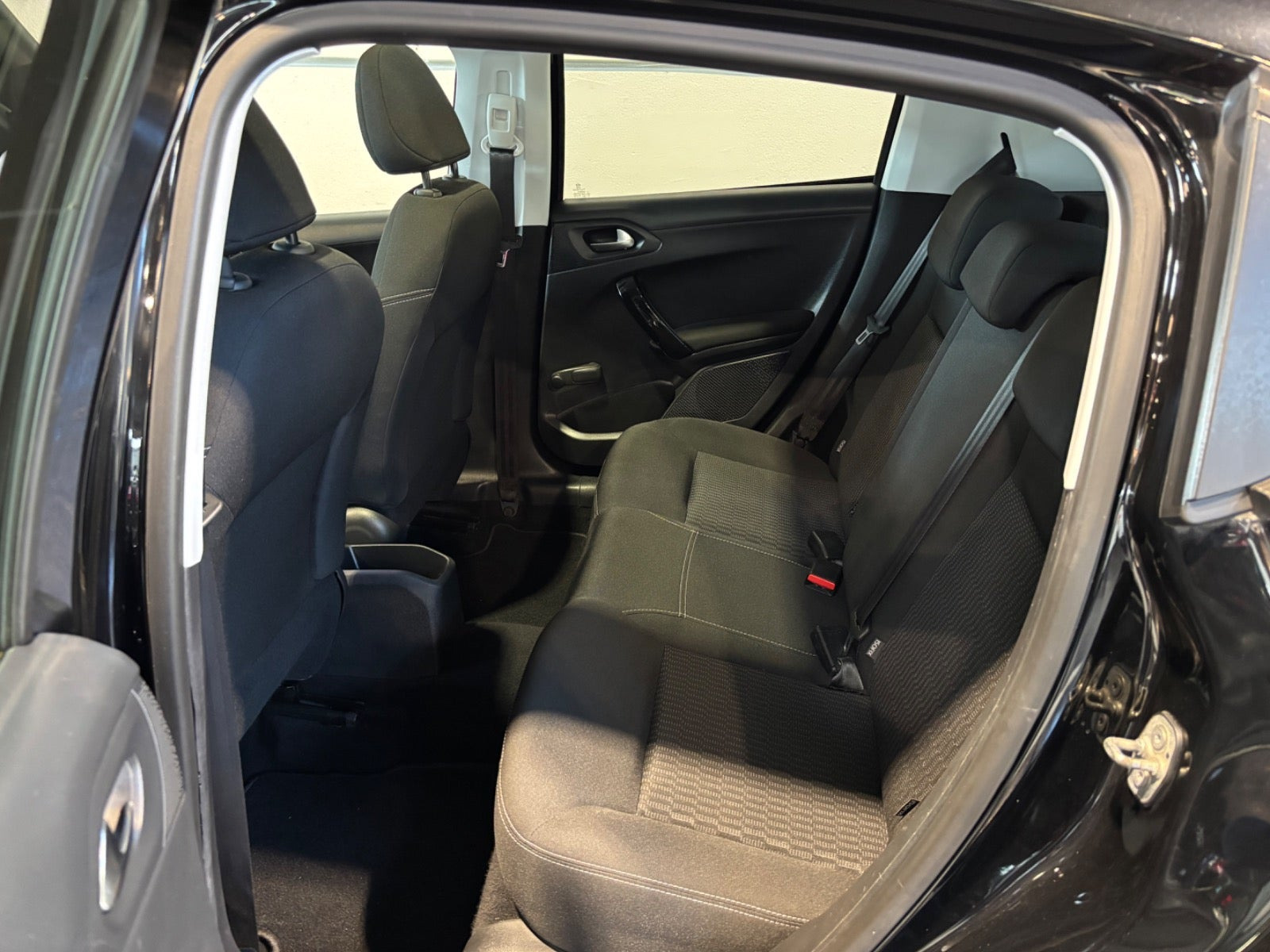 Sort Peugeot 208 fra 2017