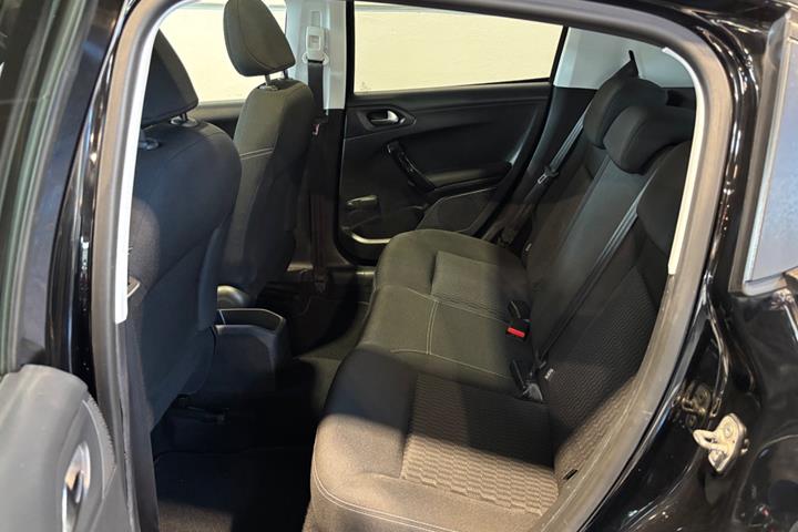 Sort Peugeot 208 fra 2017
