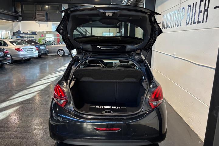 Sort Peugeot 208 fra 2017