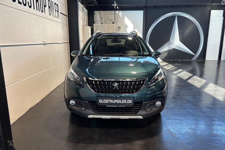 Grøn Peugeot 2008 fra 2019