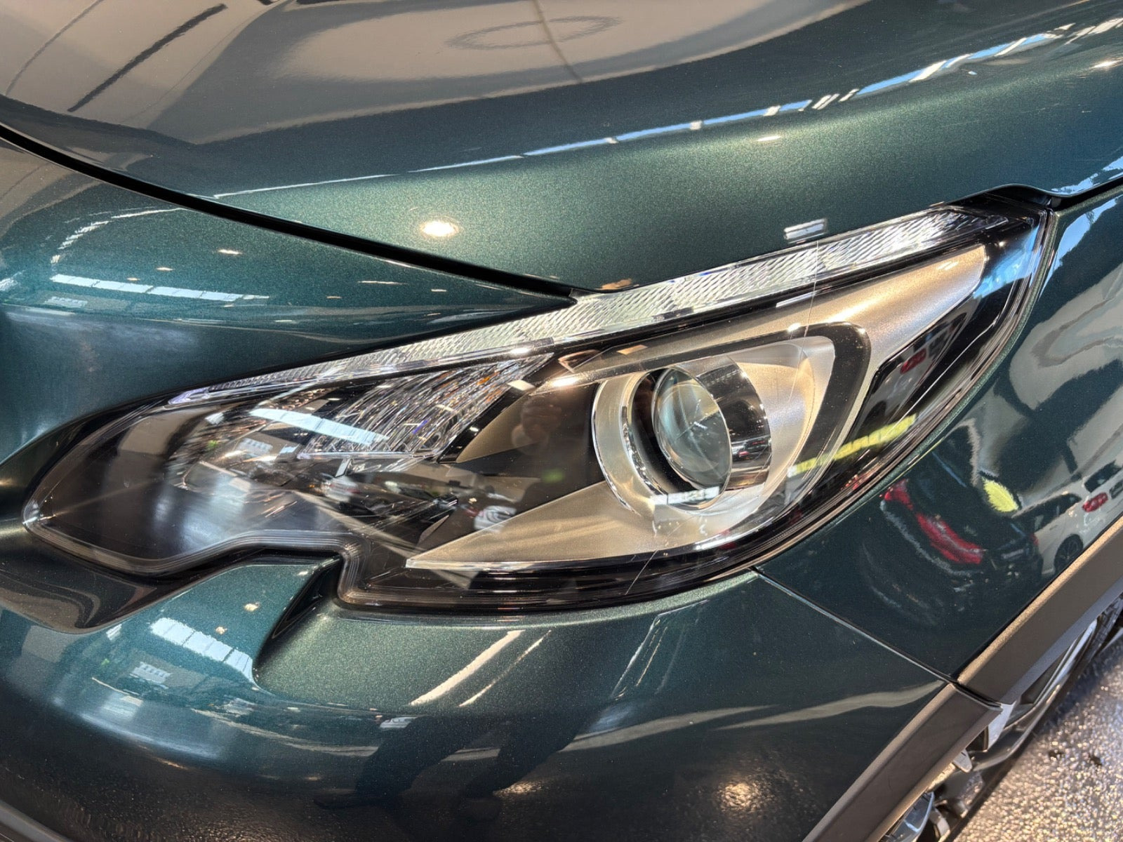 Grøn Peugeot 2008 fra 2019