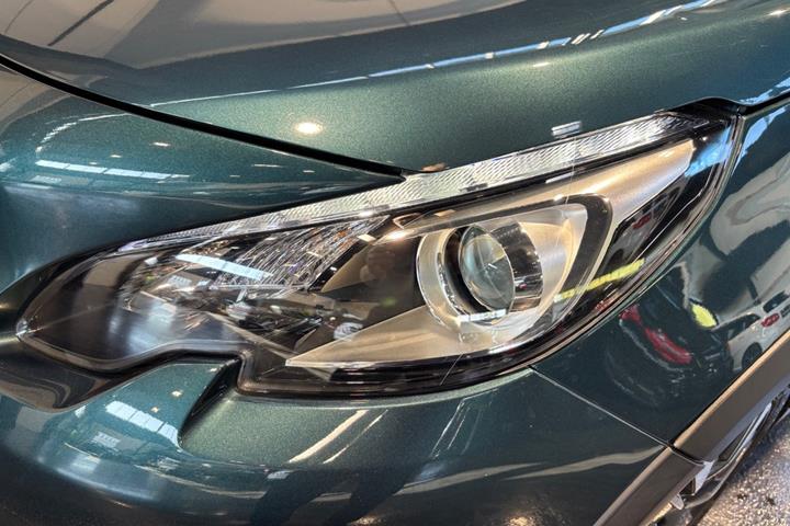Grøn Peugeot 2008 fra 2019