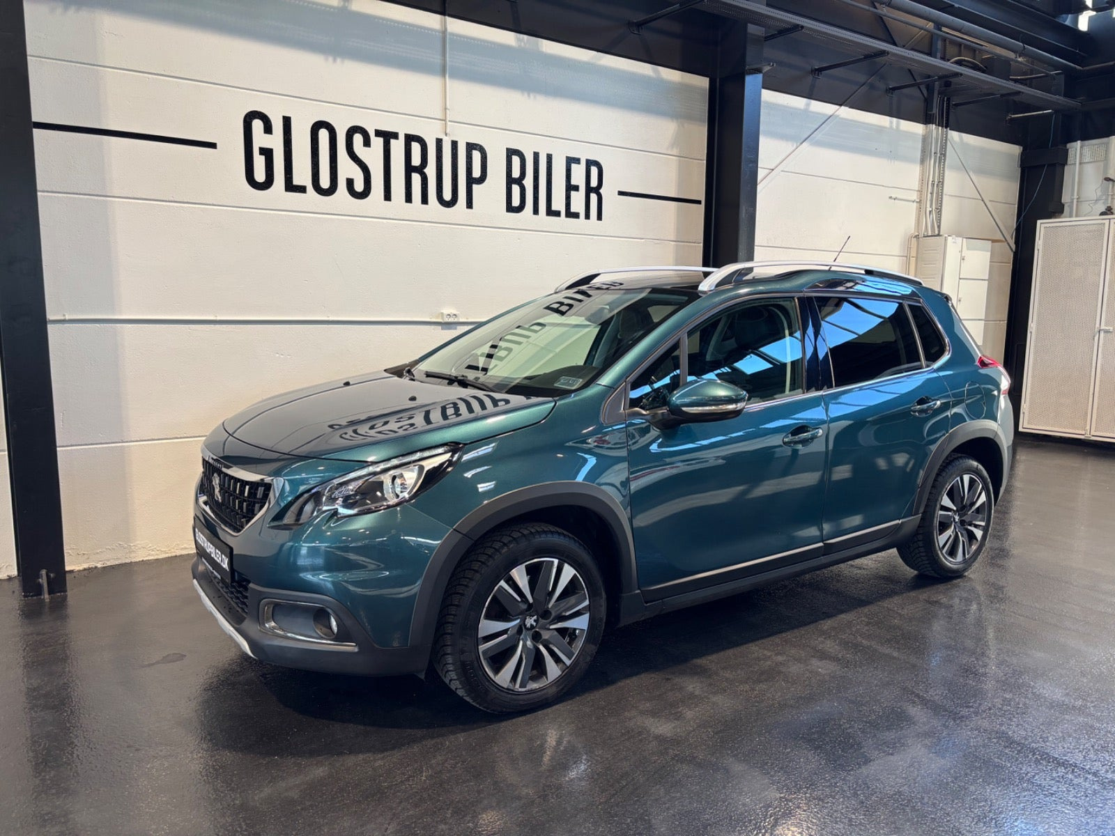 Grøn Peugeot 2008 fra 2019