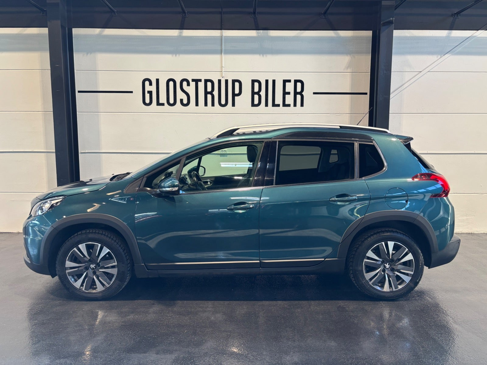 Grøn Peugeot 2008 fra 2019