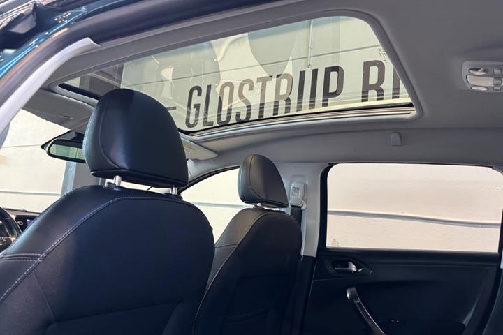 Grøn Peugeot 2008 fra 2019