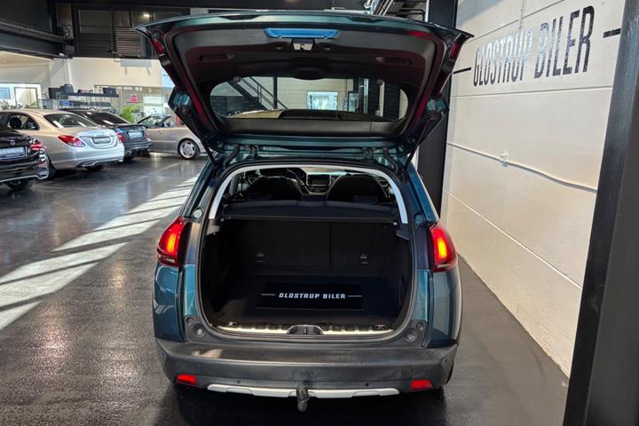 Grøn Peugeot 2008 fra 2019