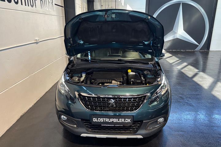 Grøn Peugeot 2008 fra 2019