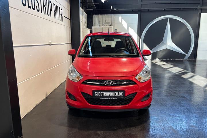 Rød Hyundai i10 fra 2011