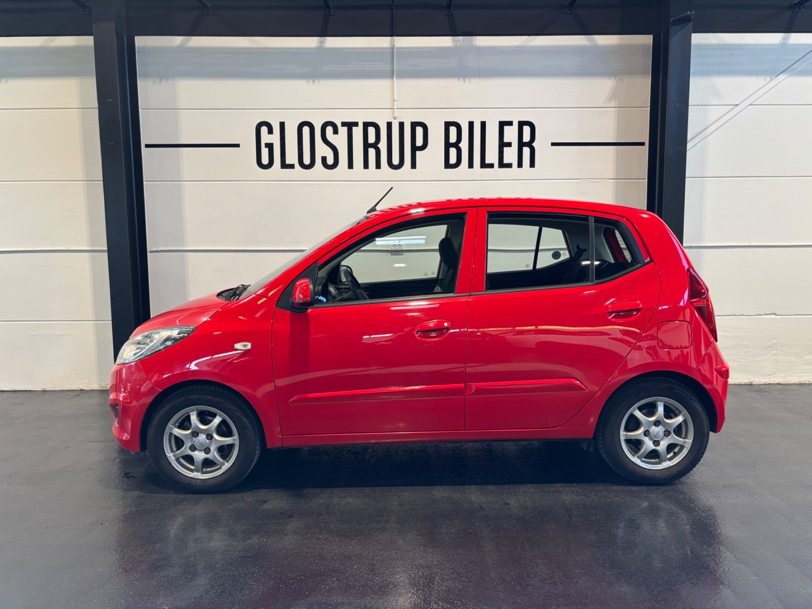 Rød Hyundai i10 fra 2011