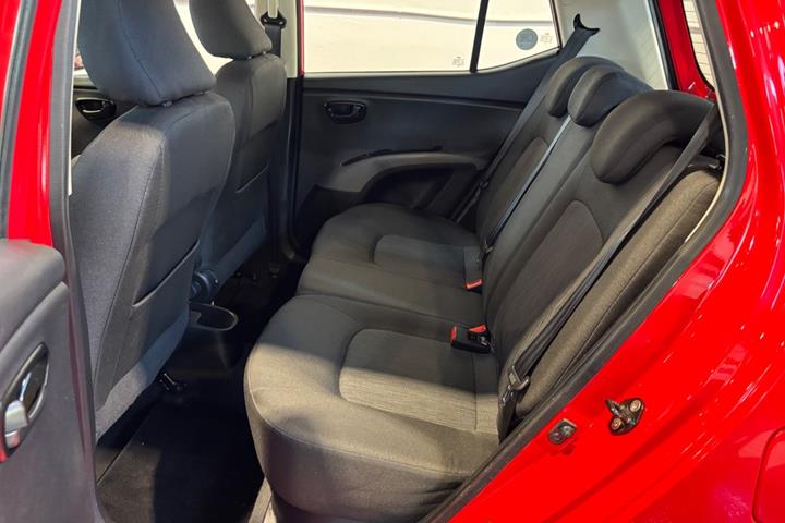 Rød Hyundai i10 fra 2011