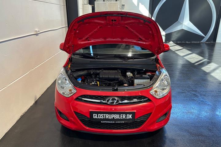 Rød Hyundai i10 fra 2011