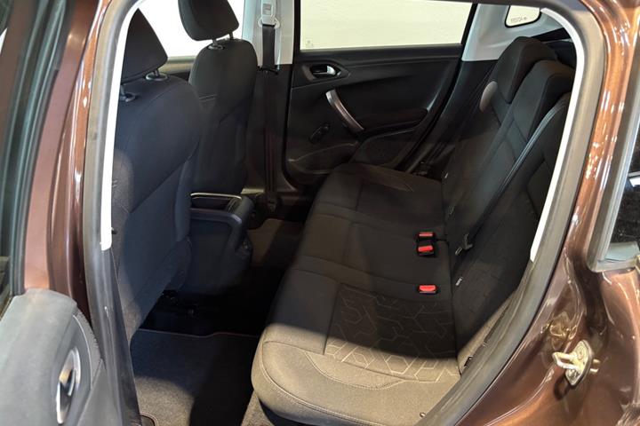 Brun Peugeot 2008 fra 2014