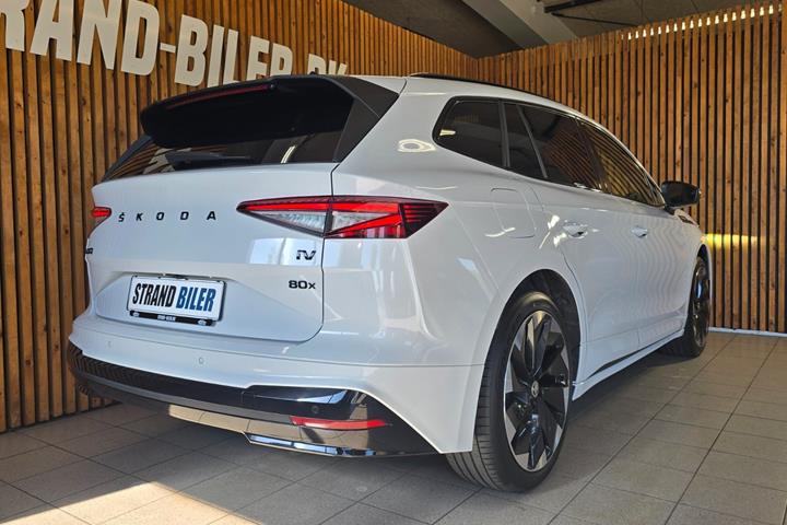 Hvid Skoda Enyaq fra 2023