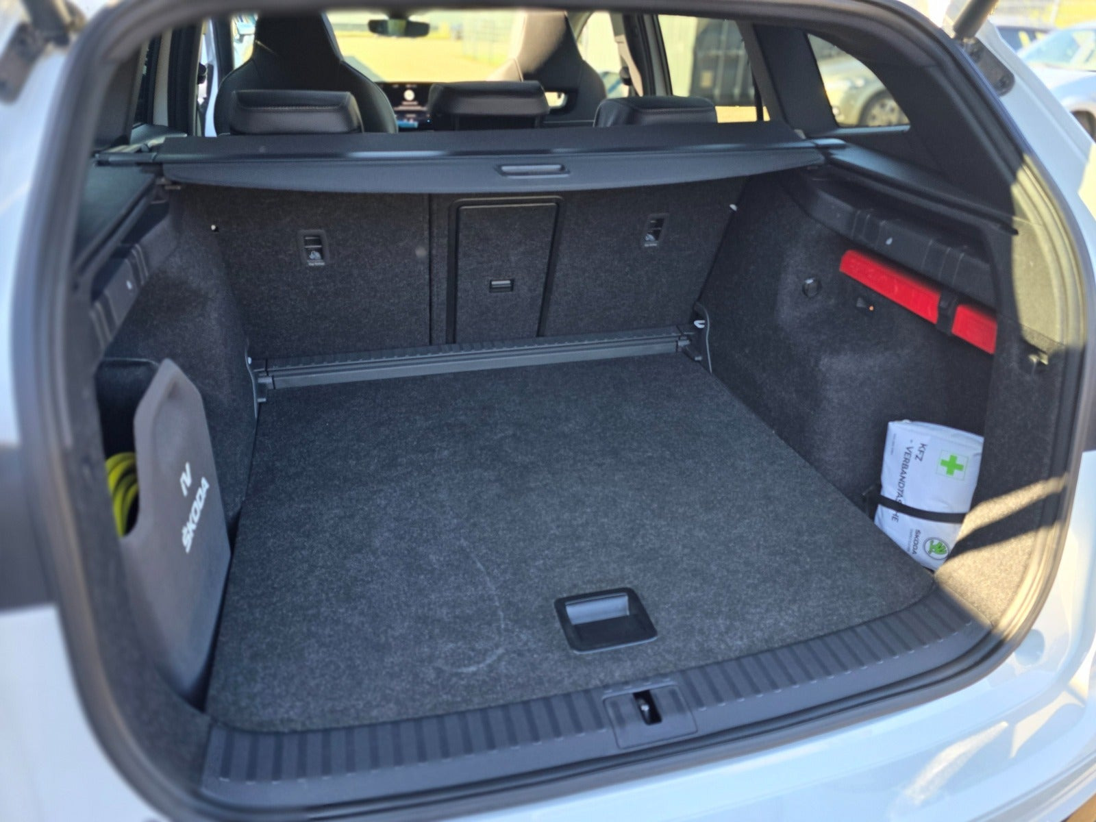 Hvid Skoda Enyaq fra 2023