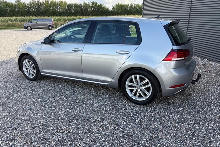 Sølv VW Golf VII fra 2019