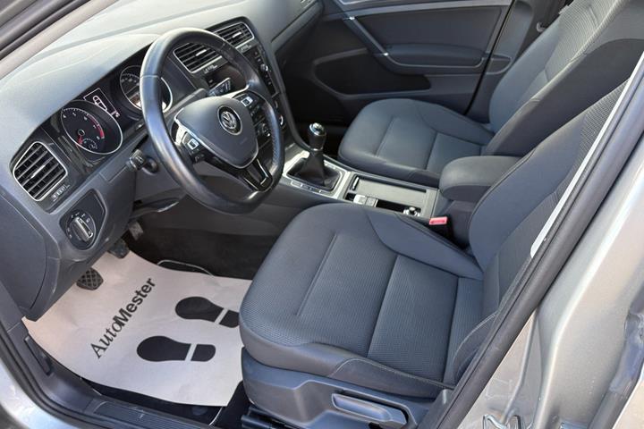 Sølv VW Golf VII fra 2019