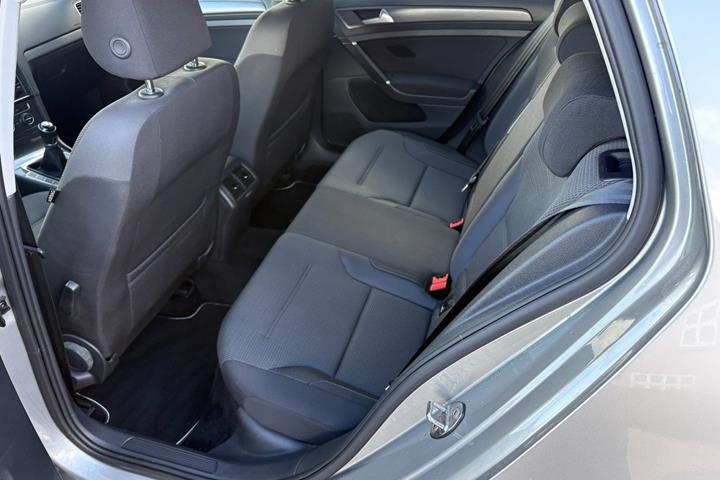Sølv VW Golf VII fra 2019