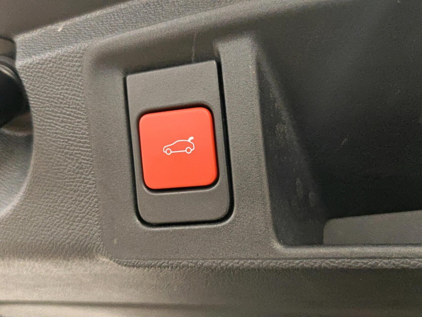 Blå Peugeot E-308 fra 2023