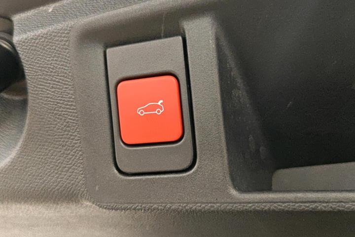 Blå Peugeot E-308 fra 2023