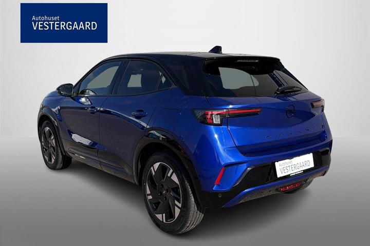 Blå Opel Mokka-e fra 2025