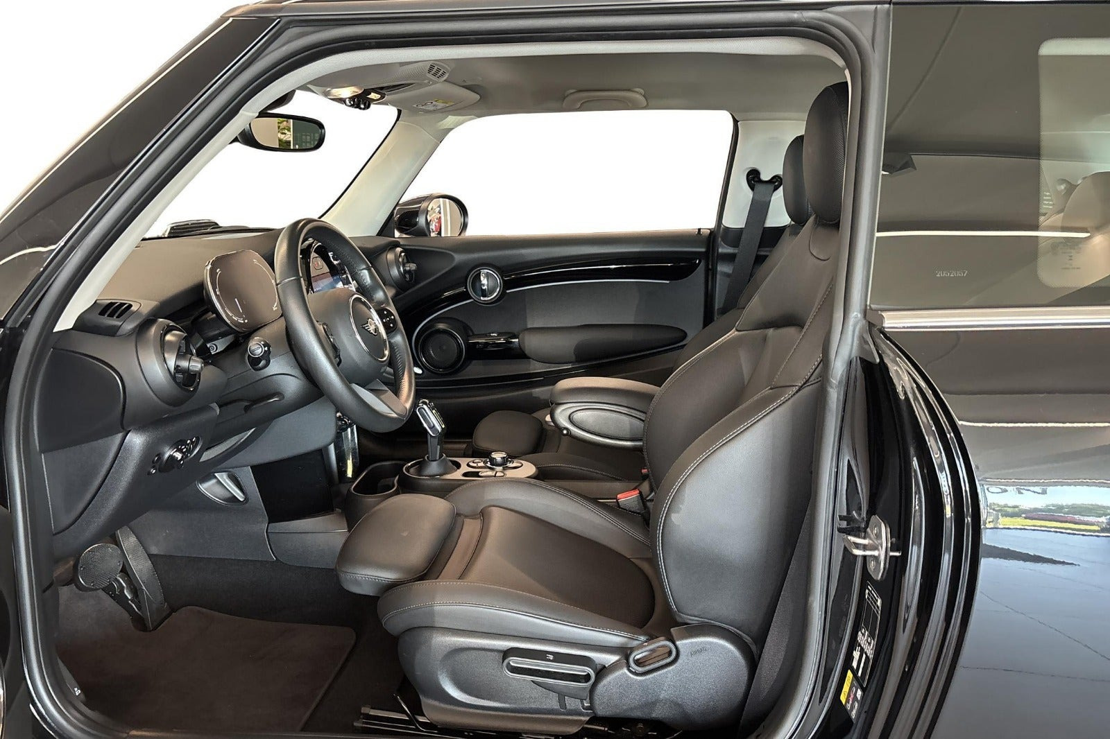 Sort Mini Cooper SE fra 2023