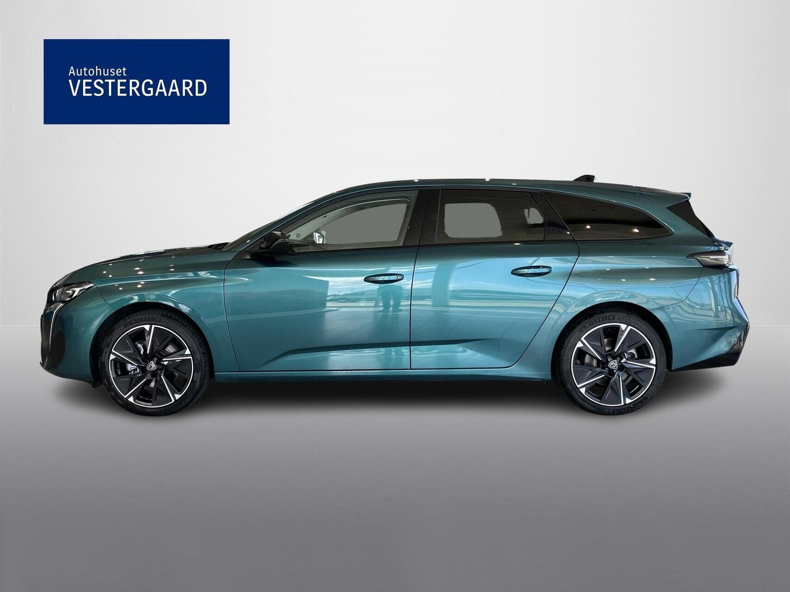 Grøn Peugeot E-308 fra 2024