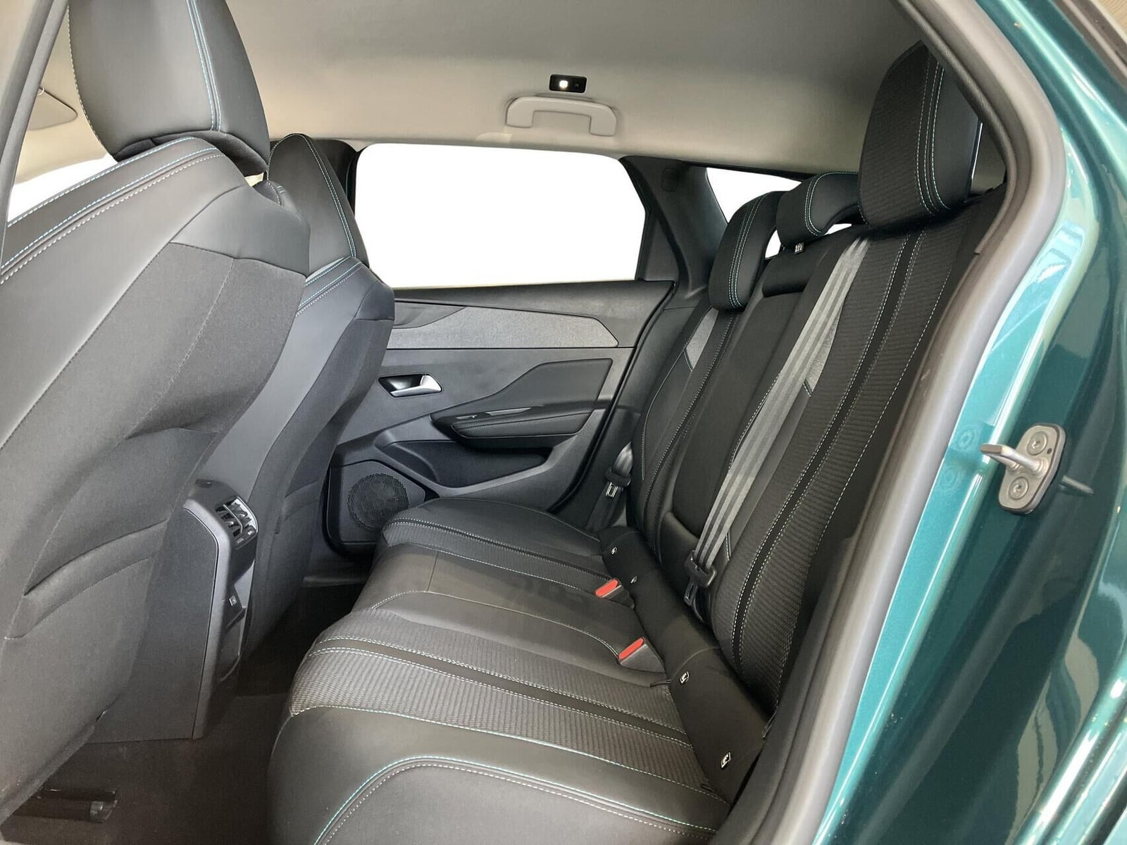 Grøn Peugeot E-308 fra 2024