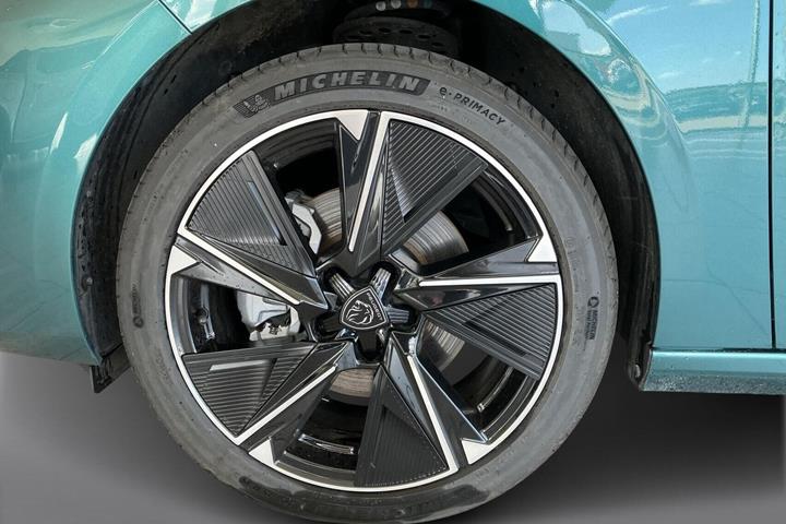 Grøn Peugeot E-308 fra 2024
