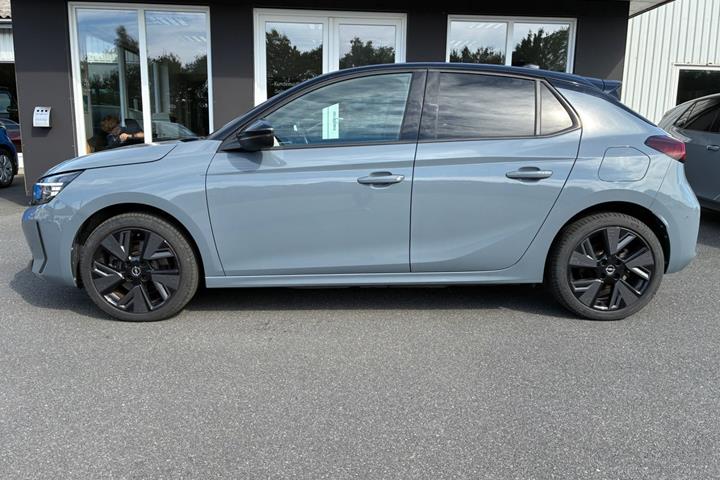 Grå Opel Corsa-e fra 2023