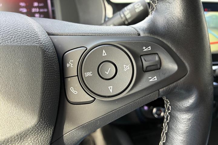 Grå Opel Corsa-e fra 2023