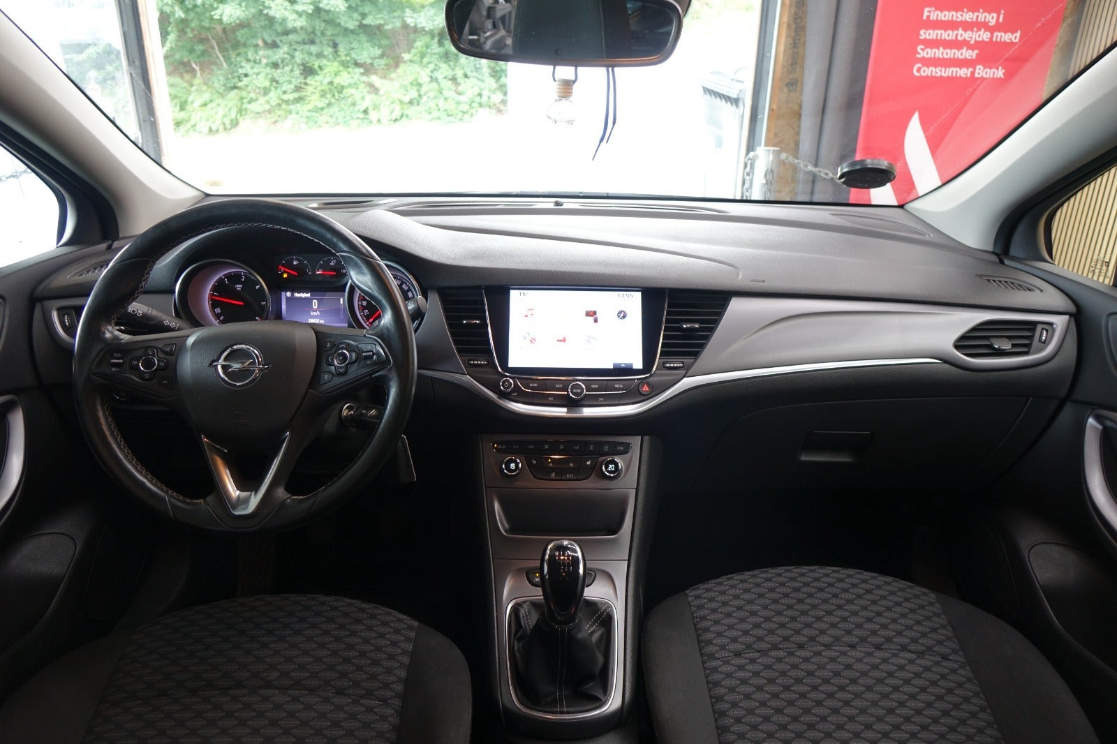 Sort Opel Astra fra 2016